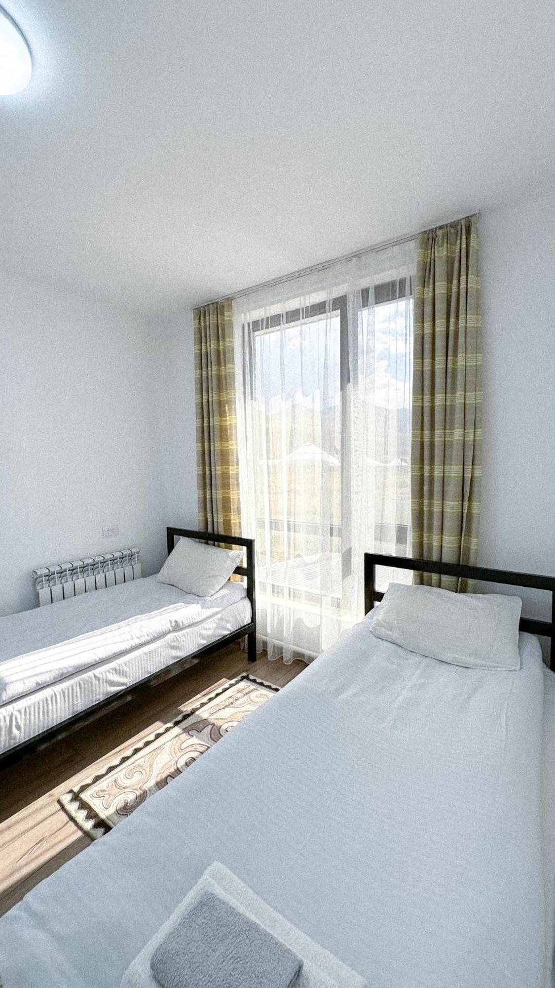 Kezgin Guest House Naryn Bagian luar foto