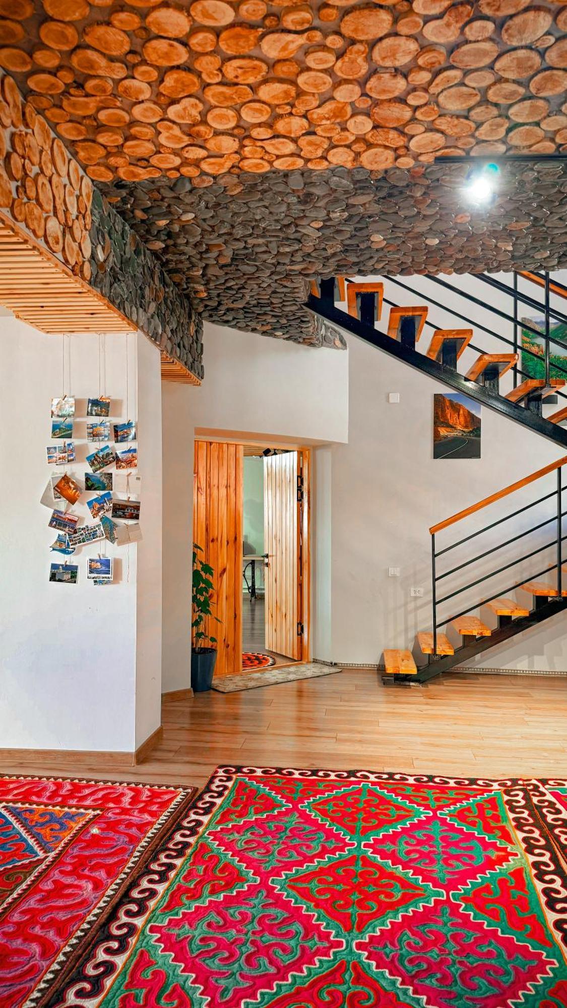 Kezgin Guest House Naryn Bagian luar foto