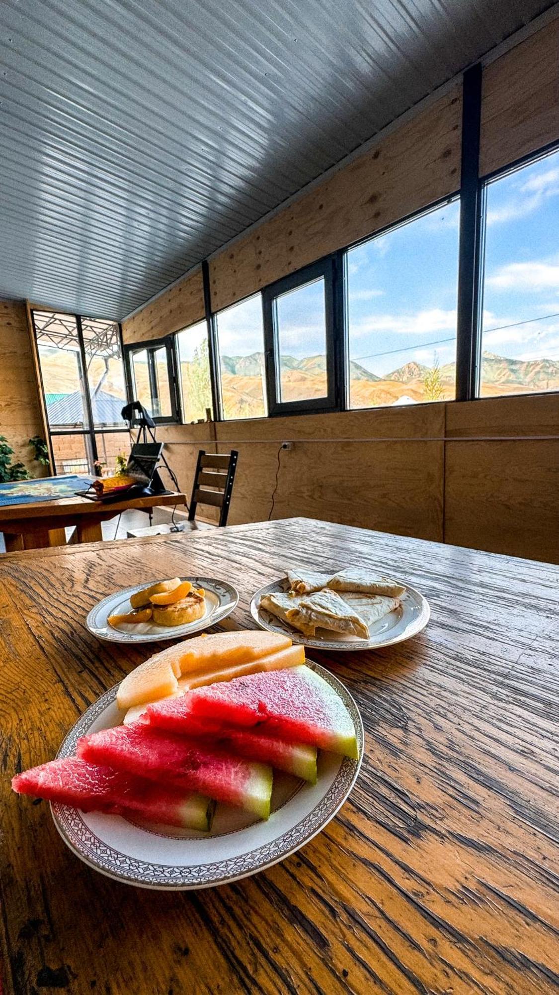 Kezgin Guest House Naryn Bagian luar foto